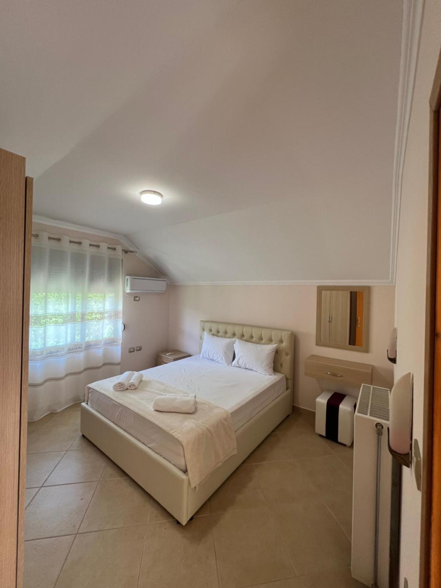 Flower Terrace Apartment Gjirokastër Extérieur photo
