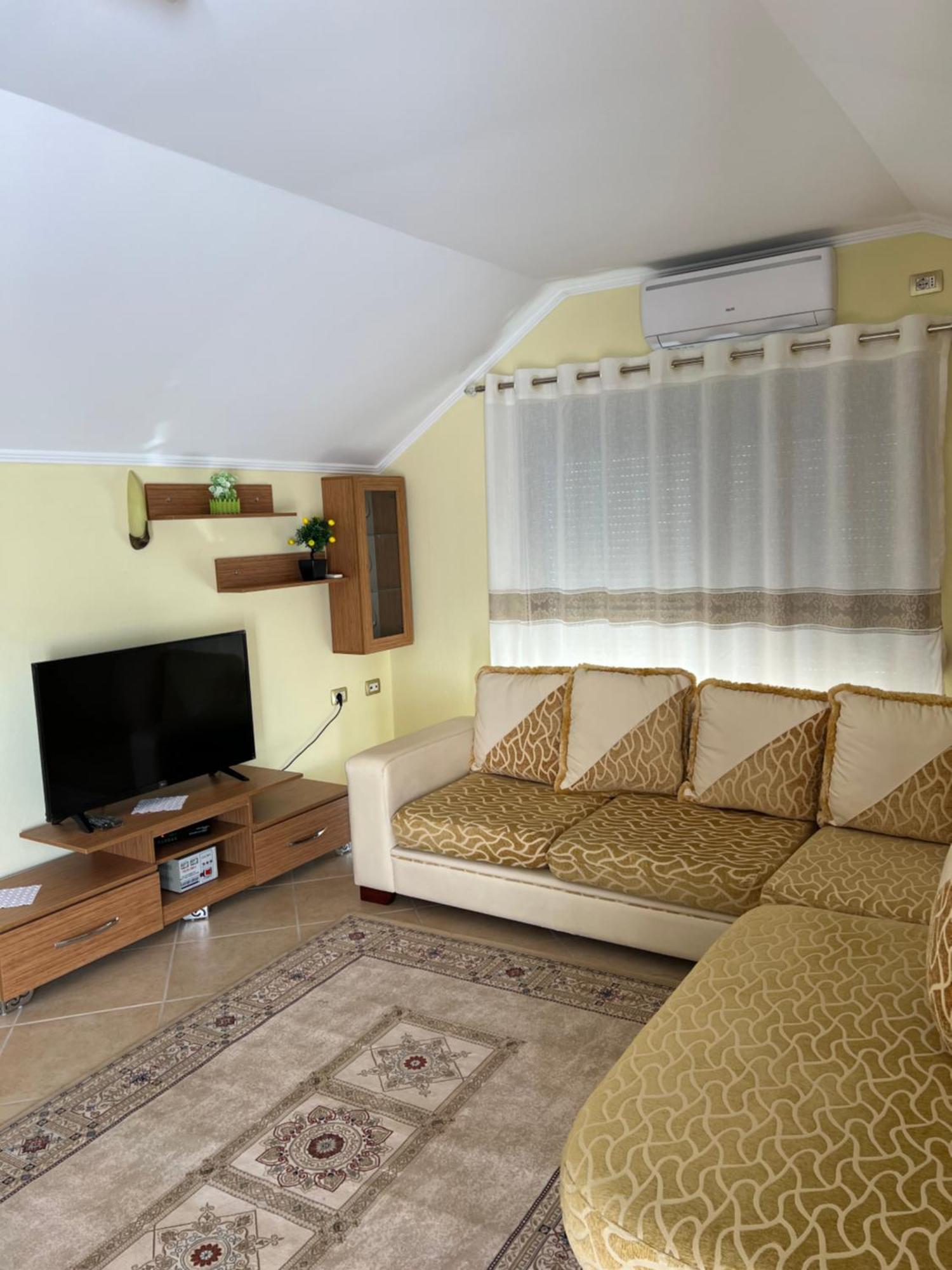 Flower Terrace Apartment Gjirokastër Extérieur photo