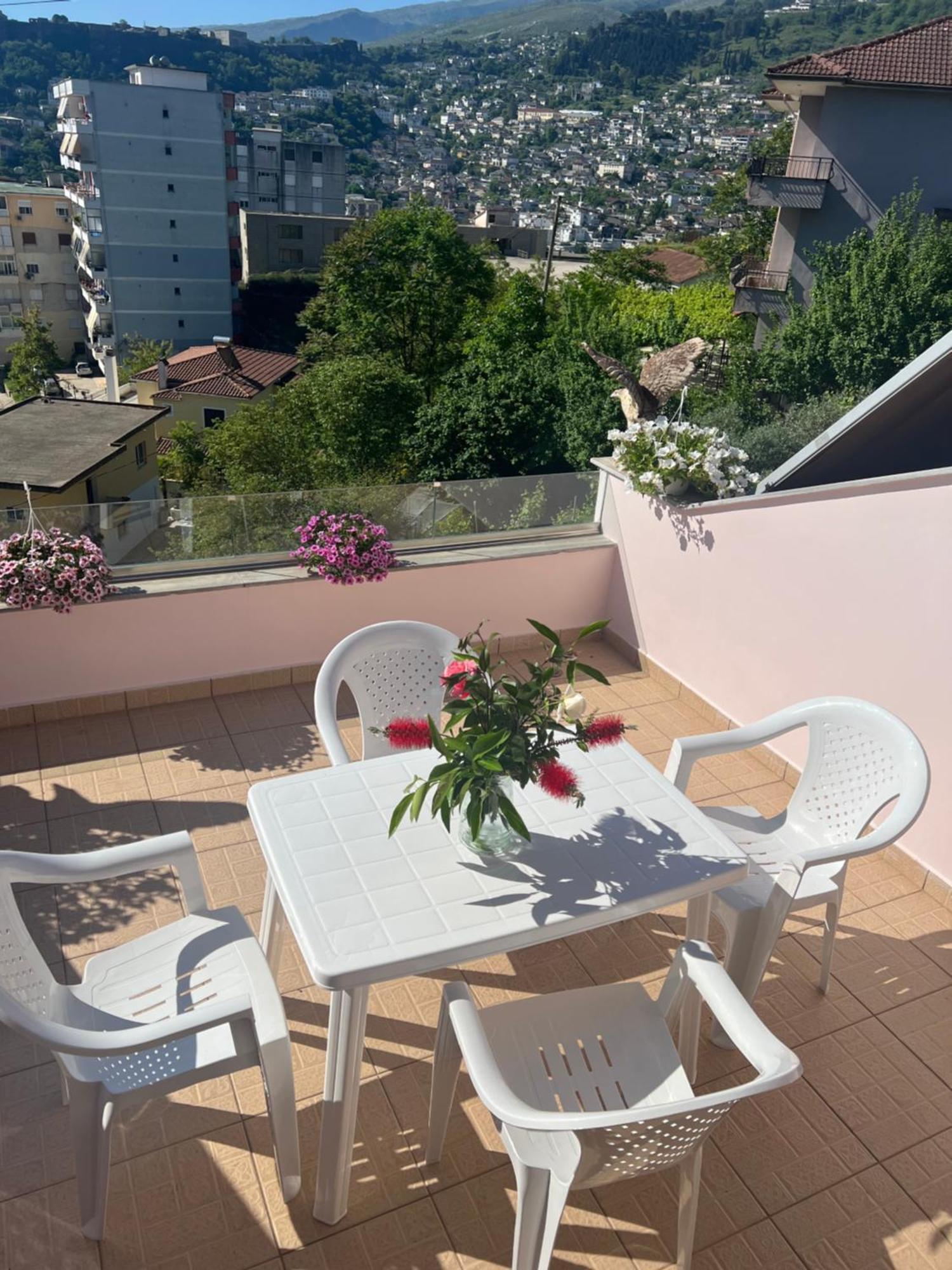 Flower Terrace Apartment Gjirokastër Extérieur photo