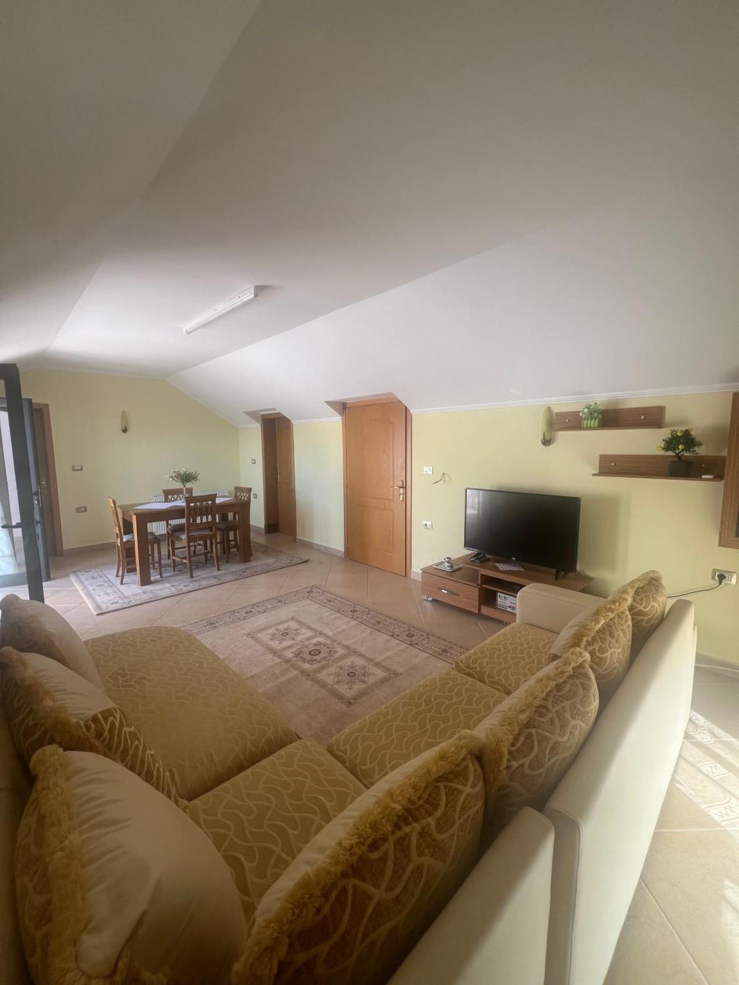 Flower Terrace Apartment Gjirokastër Extérieur photo