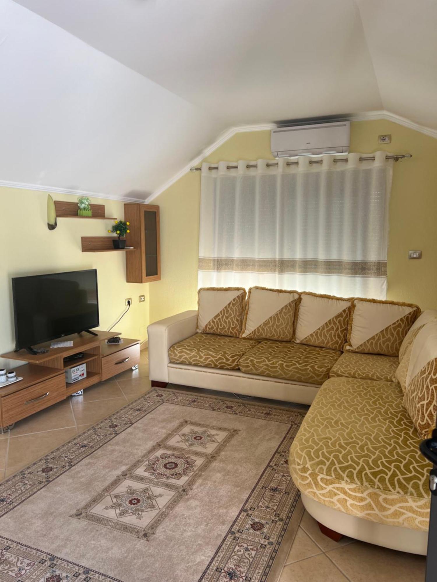 Flower Terrace Apartment Gjirokastër Extérieur photo
