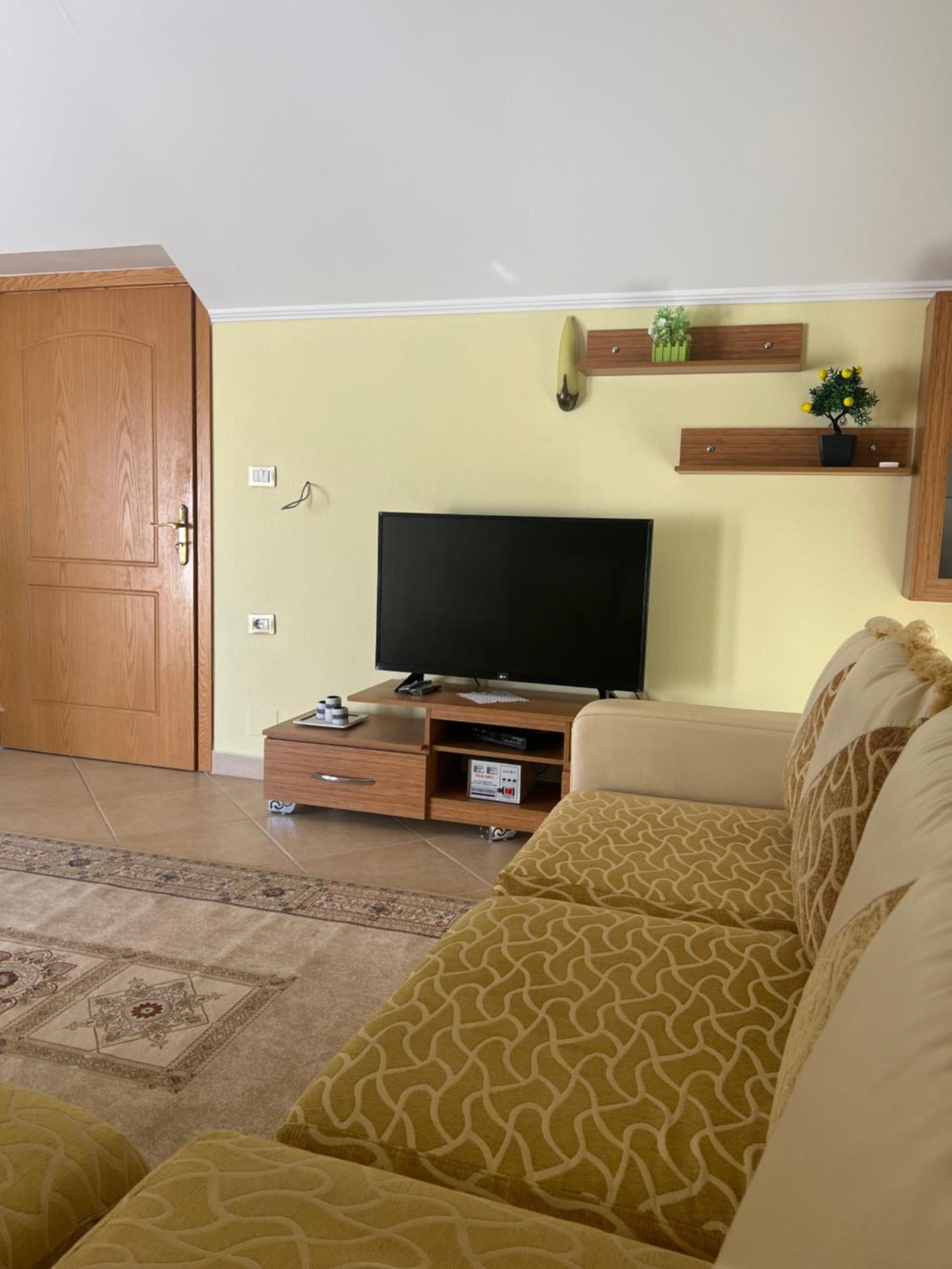 Flower Terrace Apartment Gjirokastër Extérieur photo